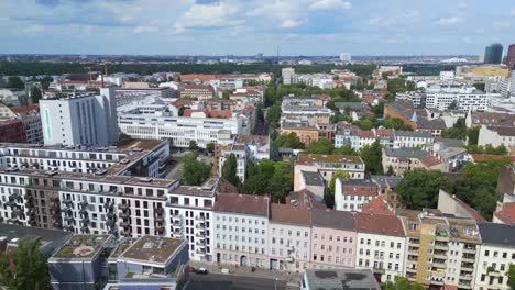 Fabelhafter-Flug-Von-Oben-Aus-Der-Luft,-CSD-Pride-Love-Parade-2023-In-Der-Stadt-Berlin,-Deutschland,-Sommertag