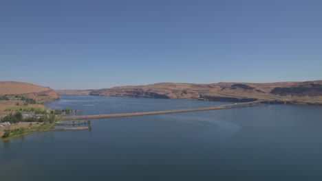 columbia river gorge bridge at vantage, washington