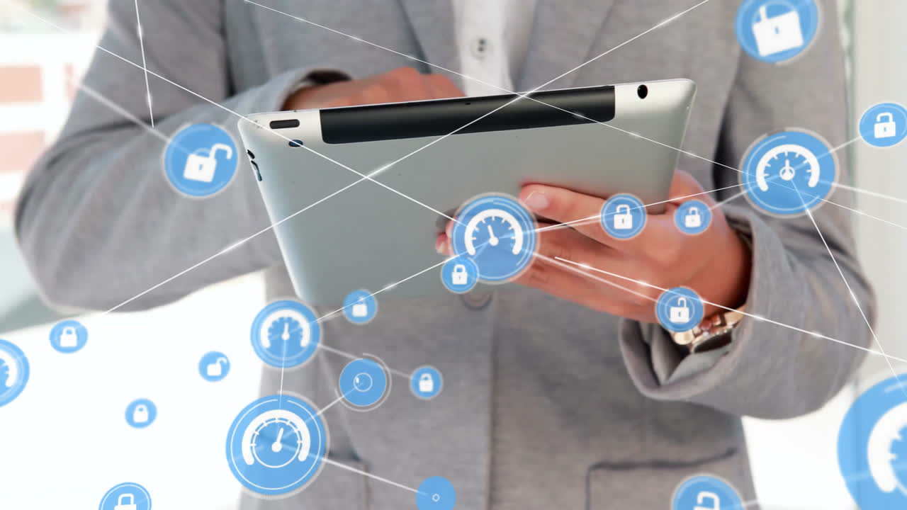 animación de la red de conexiones con personas iconos sobre empresario caucásico usando tableta