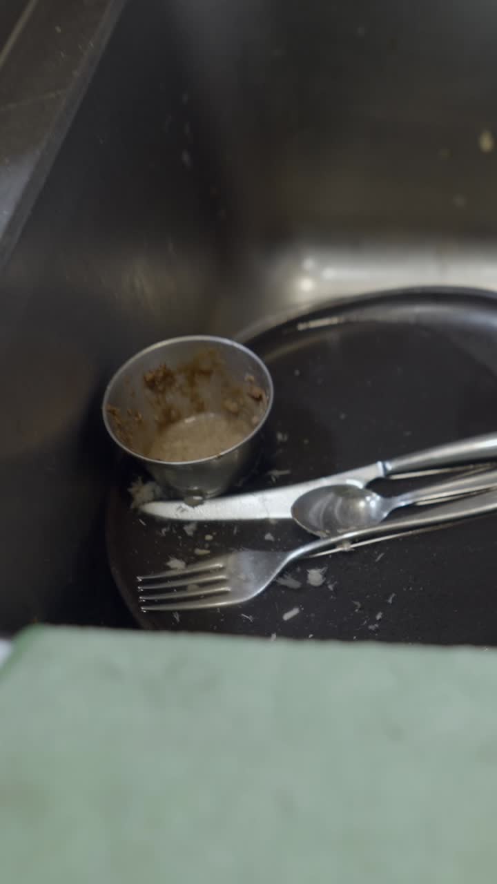 부 싱크대 에 있는 더러운 접시