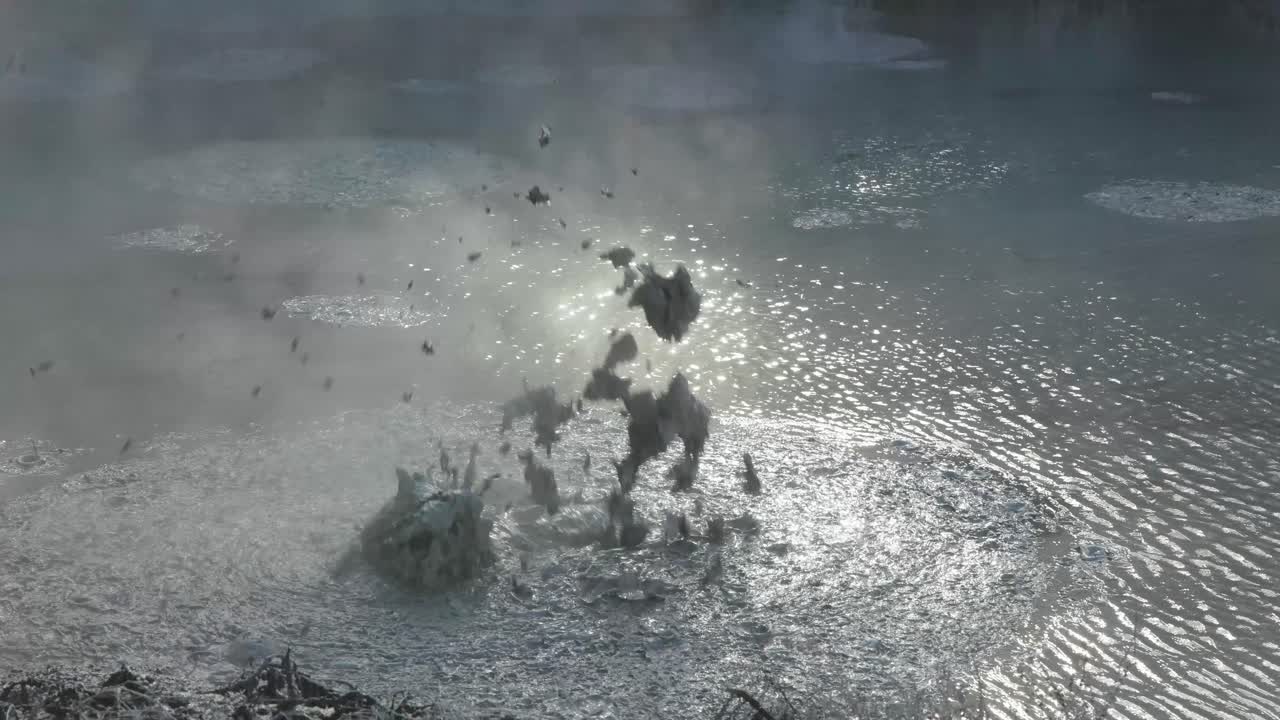 지질학적 활동으로 진 ⁇  웅 ⁇ 이가 떠다니고 있습니다.