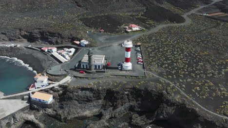 Vista-Aérea-De-Día-Soleado-De-Las-Salinas-De-Fuencaliente-Y-El-Faro,-La-Palma.