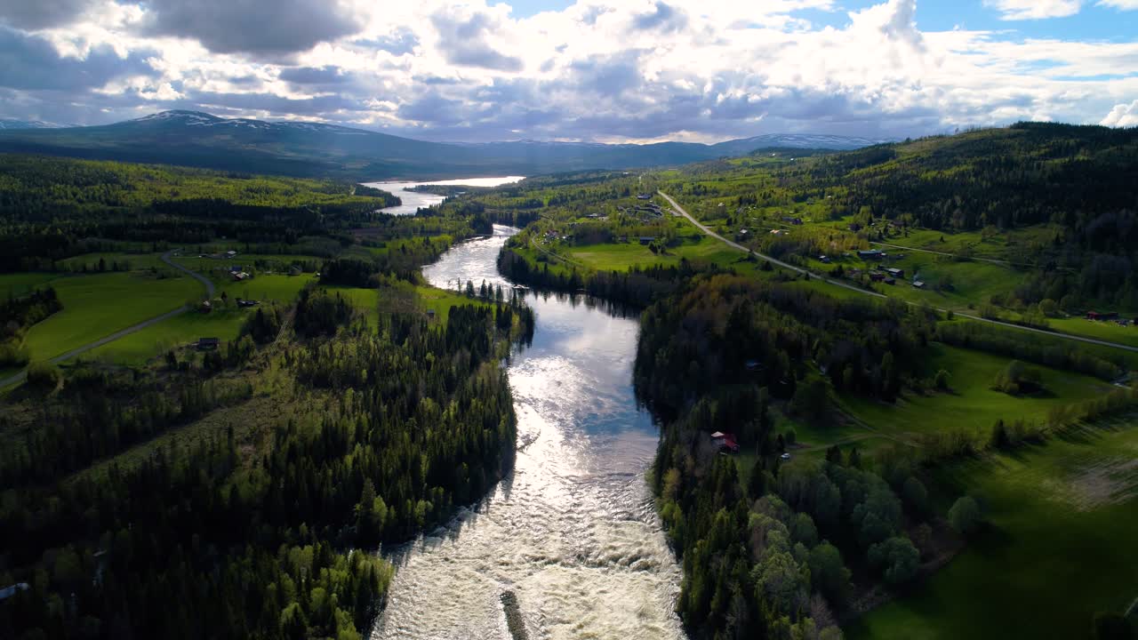 Ristafalletin vesiputous Jämtlandin länsiosassa on listattu yhdeksi Ruotsin kauneimmista vesiputouksista.