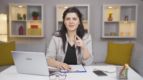 Home-office-worker-woman-gives-motivational-speech.