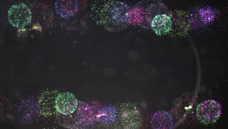 animación de felicitaciones de texto de feliz año nuevo sobre fuegos artificiales