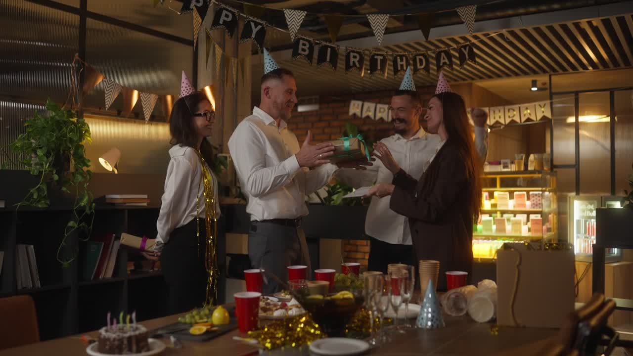 celebración de cumpleaños de la oficina