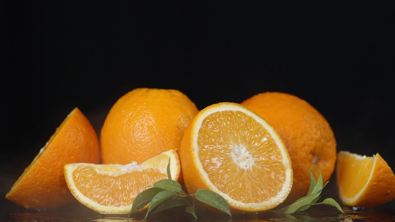 신선한 오렌지와 차가운 증기.