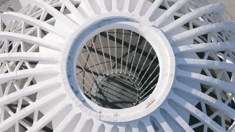 vista aérea de una estructura de cúpula blanca