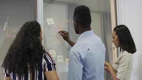 Happy-diverse-group-of-business-people-working-together,-brainstorming-in-modern-office