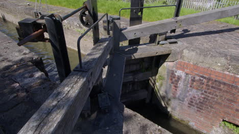 tiro extra ancho de la puerta de la esclusa del canal para estirar la escluse en el canal de chesterfield