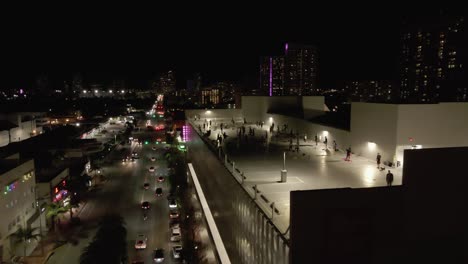 antena nocturna en alton rd, miami a clase de zumba a distancia social en el techo
