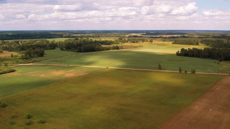 Landwirtschaftliche-Wiesen-Mit-Verschiedenen-Getreidekulturen