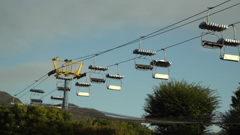 Sky-Lift-without-people-At-The-Seoul-Grand-Park-In-Gwacheon-City,-Gyeonggi-do,-South-Korea---low-angle-shot