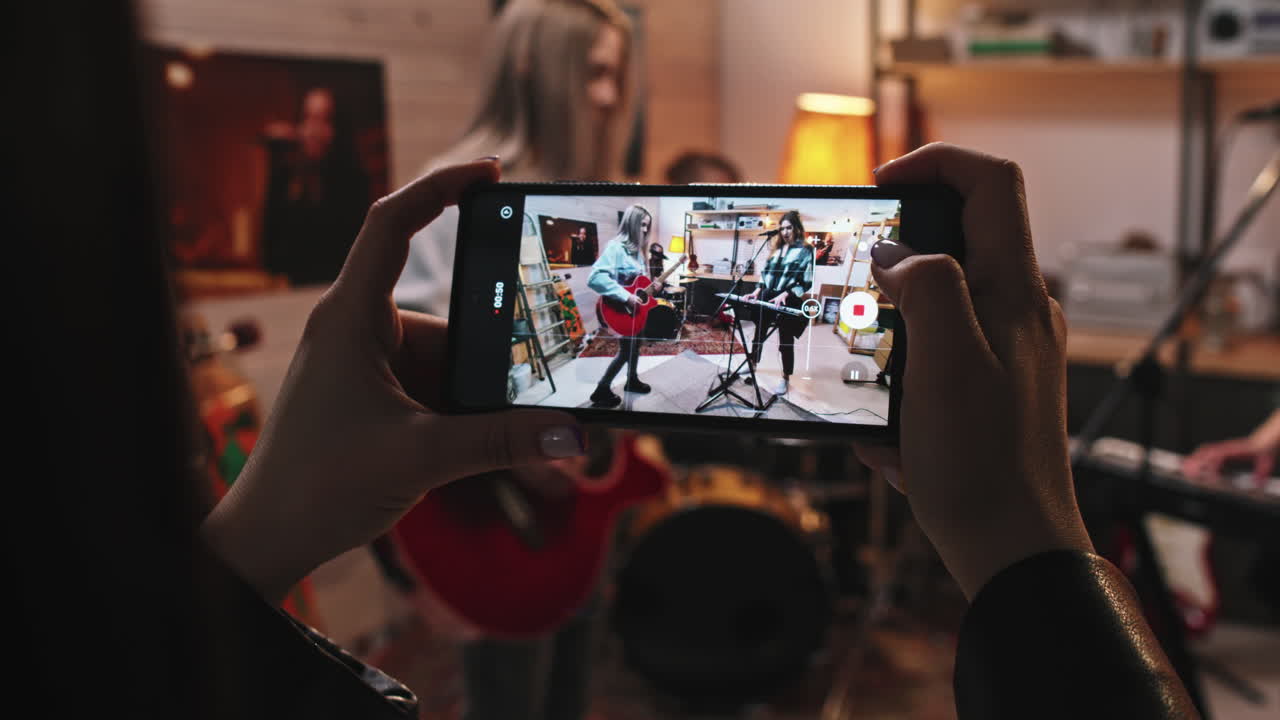 V1-0044_2021.03.02 PM Peskov Womens music group 4 Studio01184800.mov