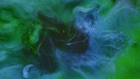 color mezcla de fluidos nube de humo movimiento verde tinta azul
