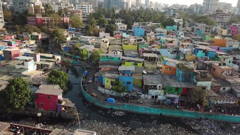 Houses-and-Garbage-in-River-Canal-in-Dharavi-Slum,-Mumbai-India