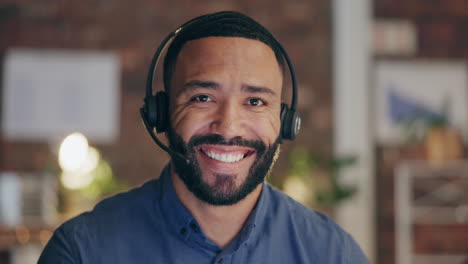 Cara,-Retrato-De-Hombre-Feliz-O-Negro-En-El-Centro-De-Llamadas