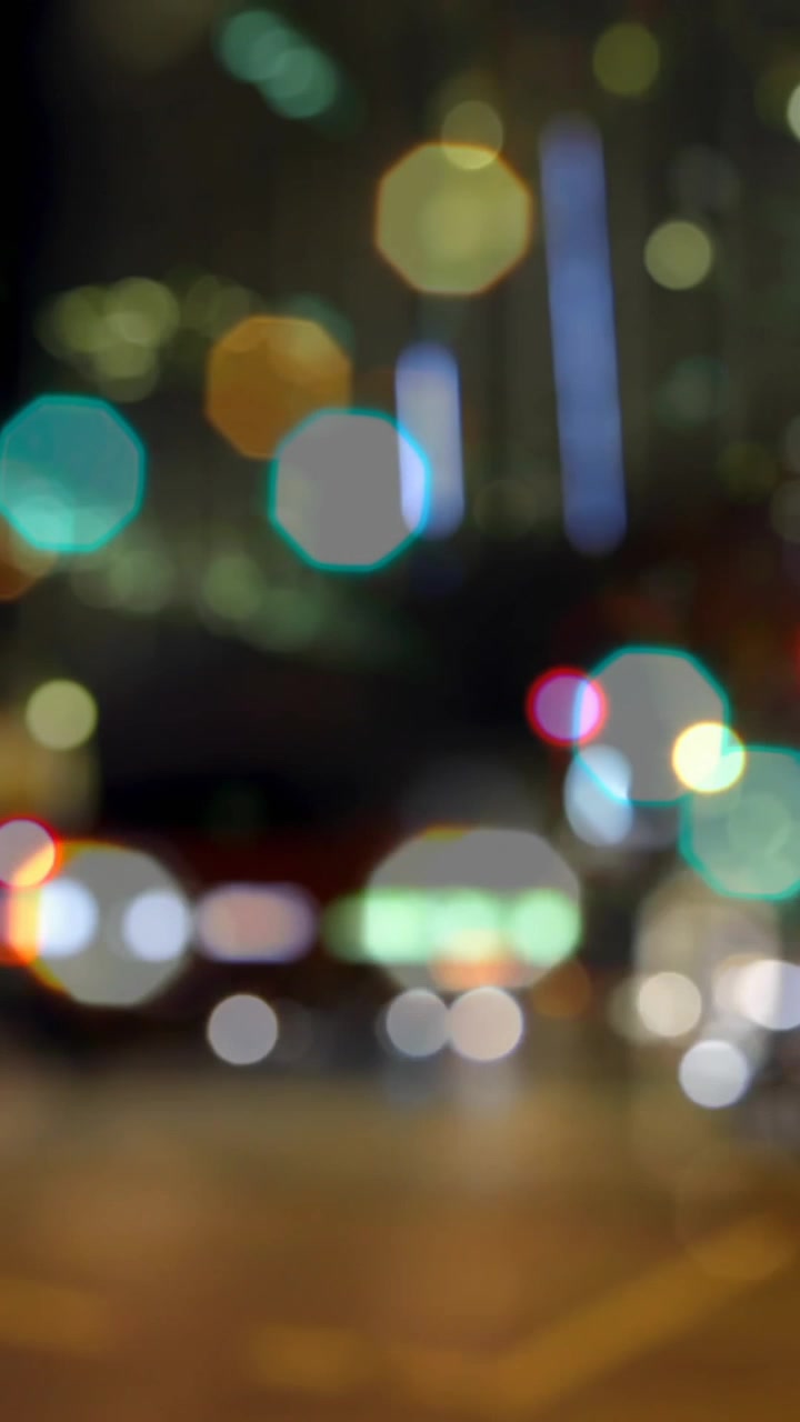 Traffico stradale in città di notte 4k