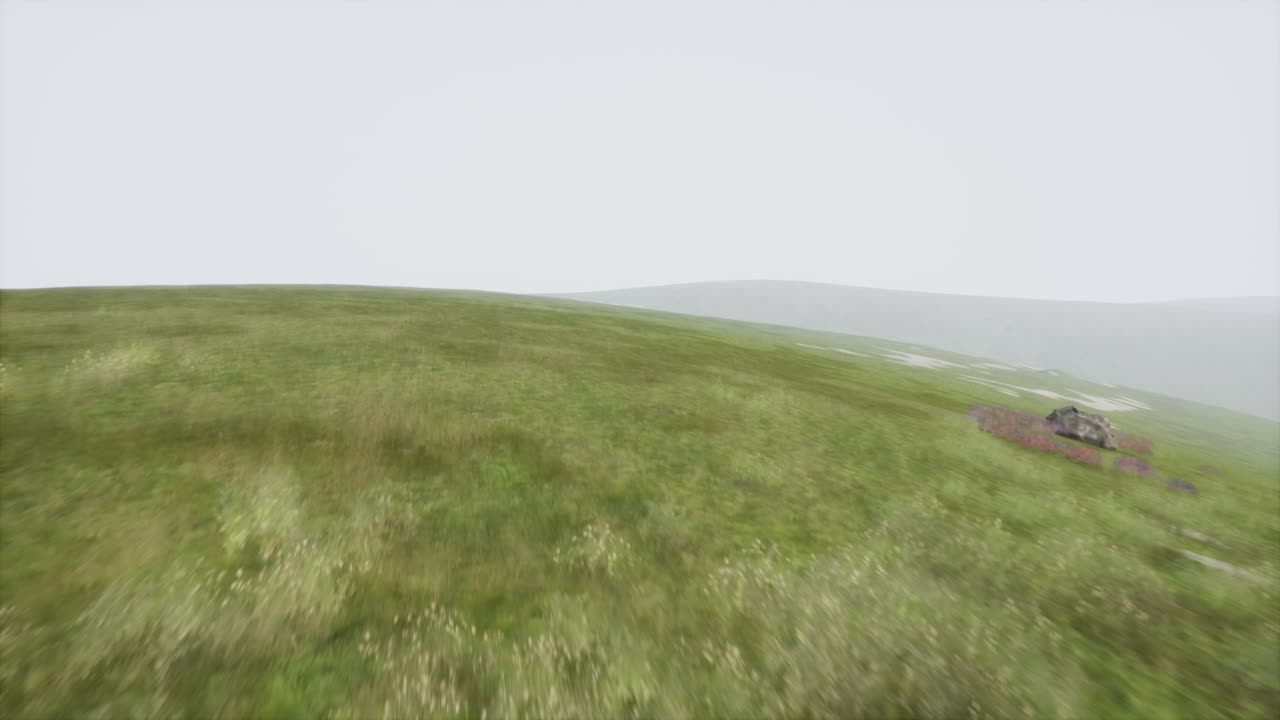 안개 속 에 있는 공중 의 초록색 언덕 풍경