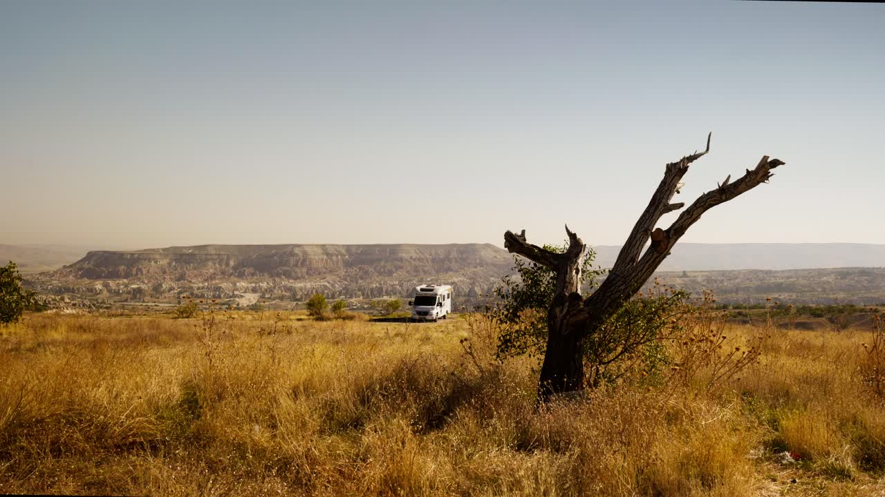오토바이 로드 트립 캠핑 경치 좋은 파노라마 풍경 여행