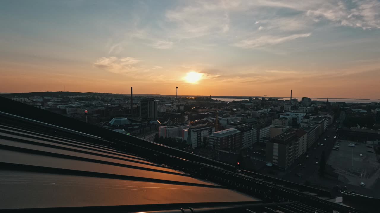 Timelapse de Tampere durante o pôr do sol