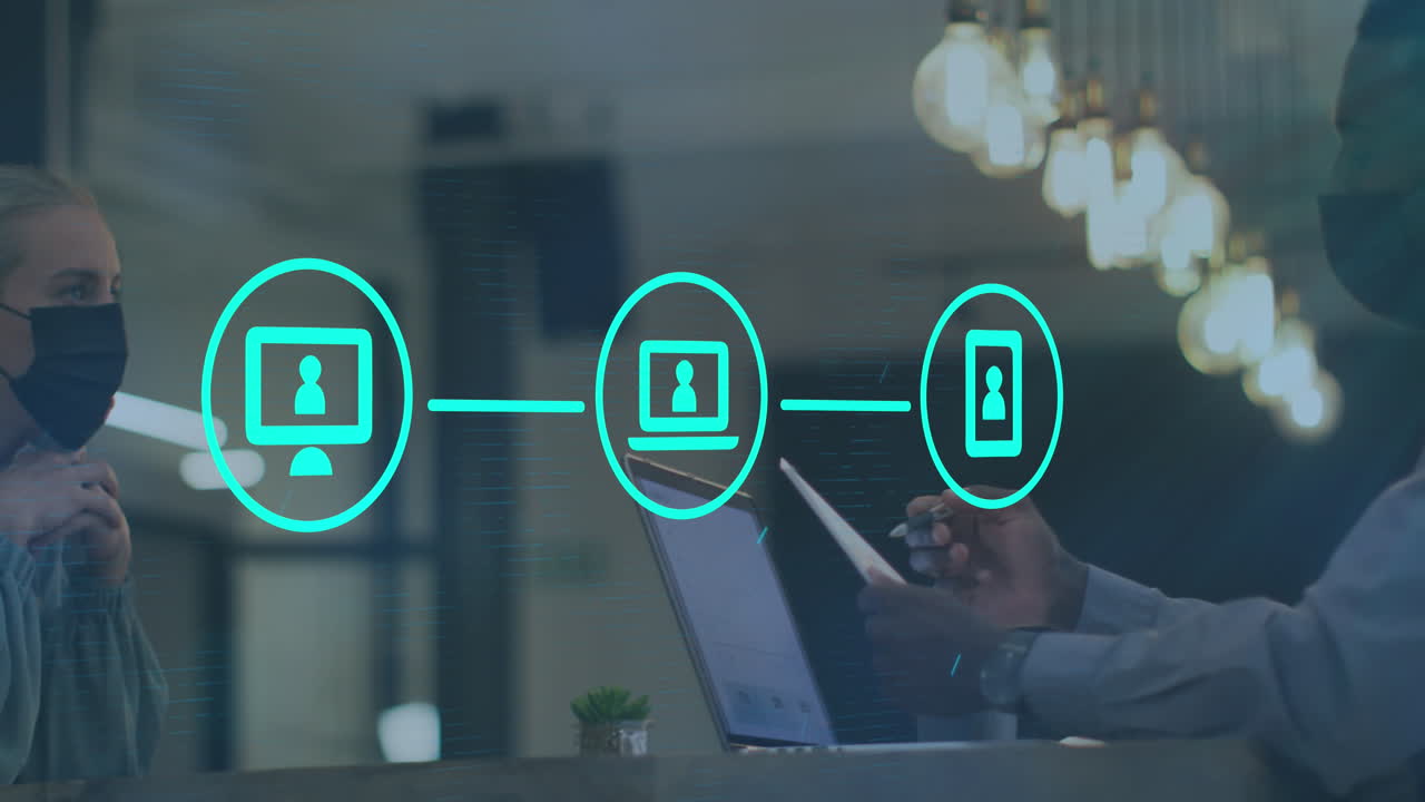 animación de iconos digitales sobre recepcionista afroamericano hablando con una mujer caucásica