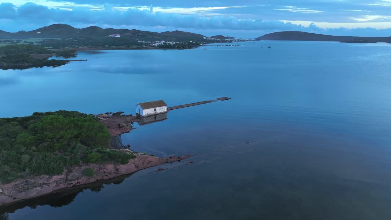 해안을 따라 한적한 유럽 스페인만의 보트 하우스