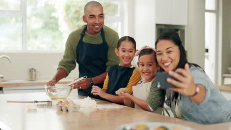 Selfie,-Kochen-Und-Liebe-Mit-Der-Familie-In-Der-Küche