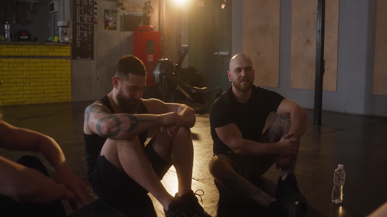 Group of people resting in a gym