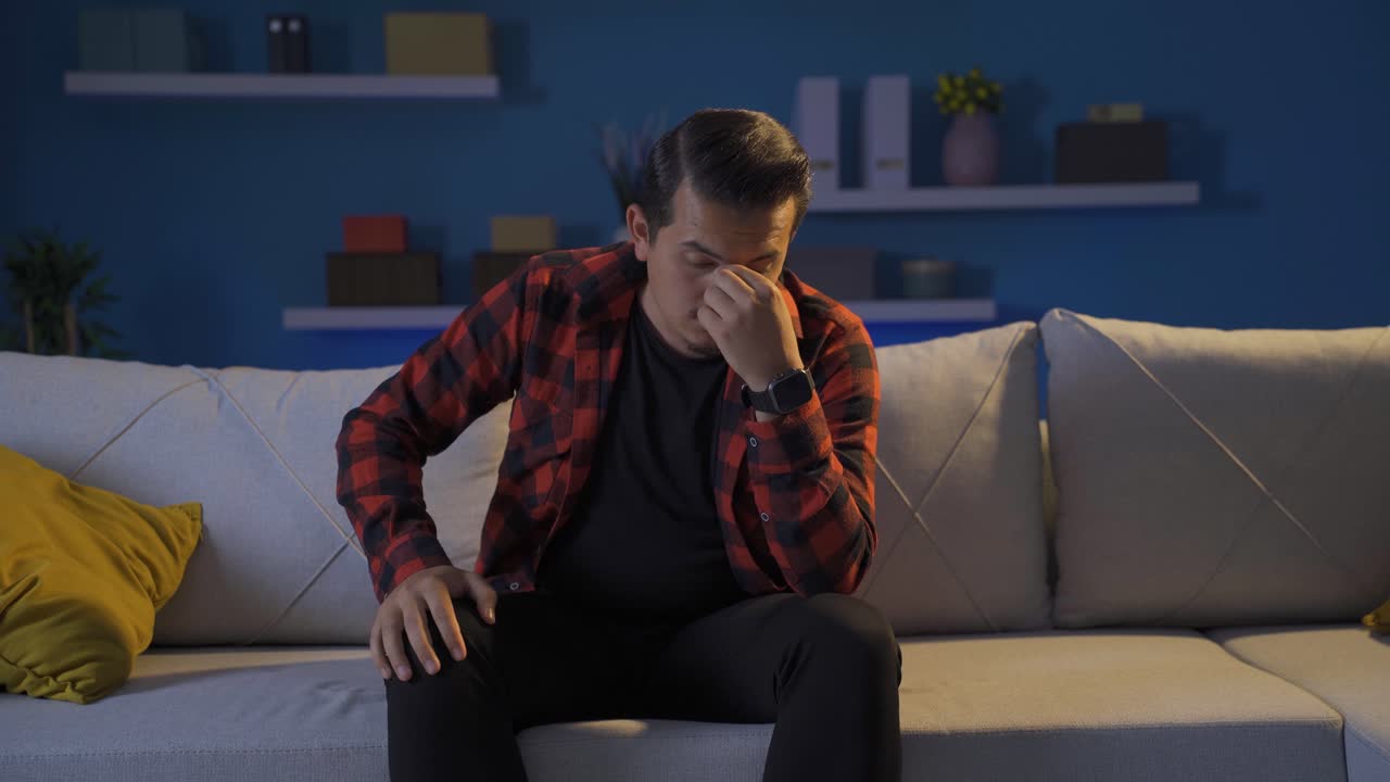 자기 자신에게 화를 내는 정신병자입니다.