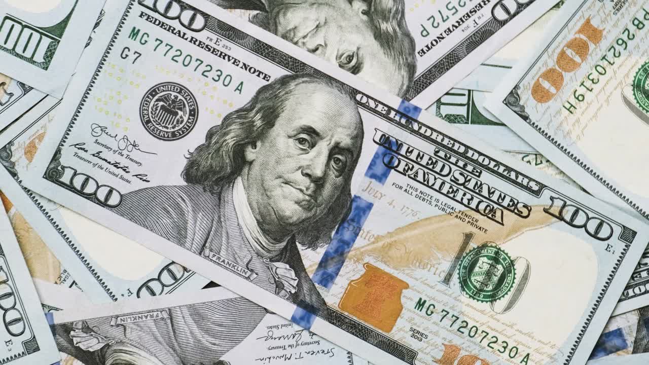 billetes de dinero en efectivo. dólares estadounidenses de cerca. cien dólares estadounidenses. montón de efectivo en dólares. concepto de finanzas y dinero