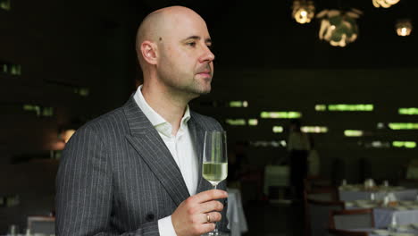 Bald-man-posing-in-a-restaurant