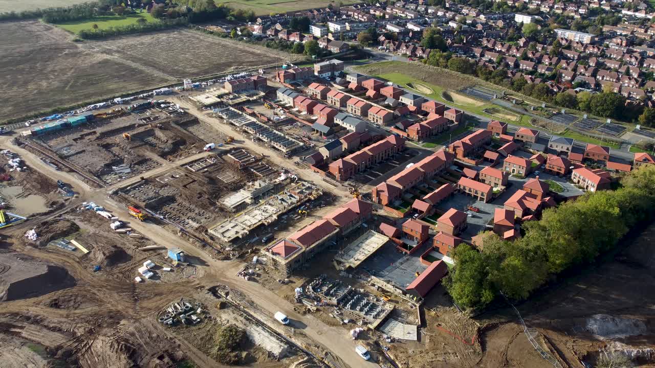 saxon campos canterbury construcción 4k seguimiento de drones de izquierda a derecha