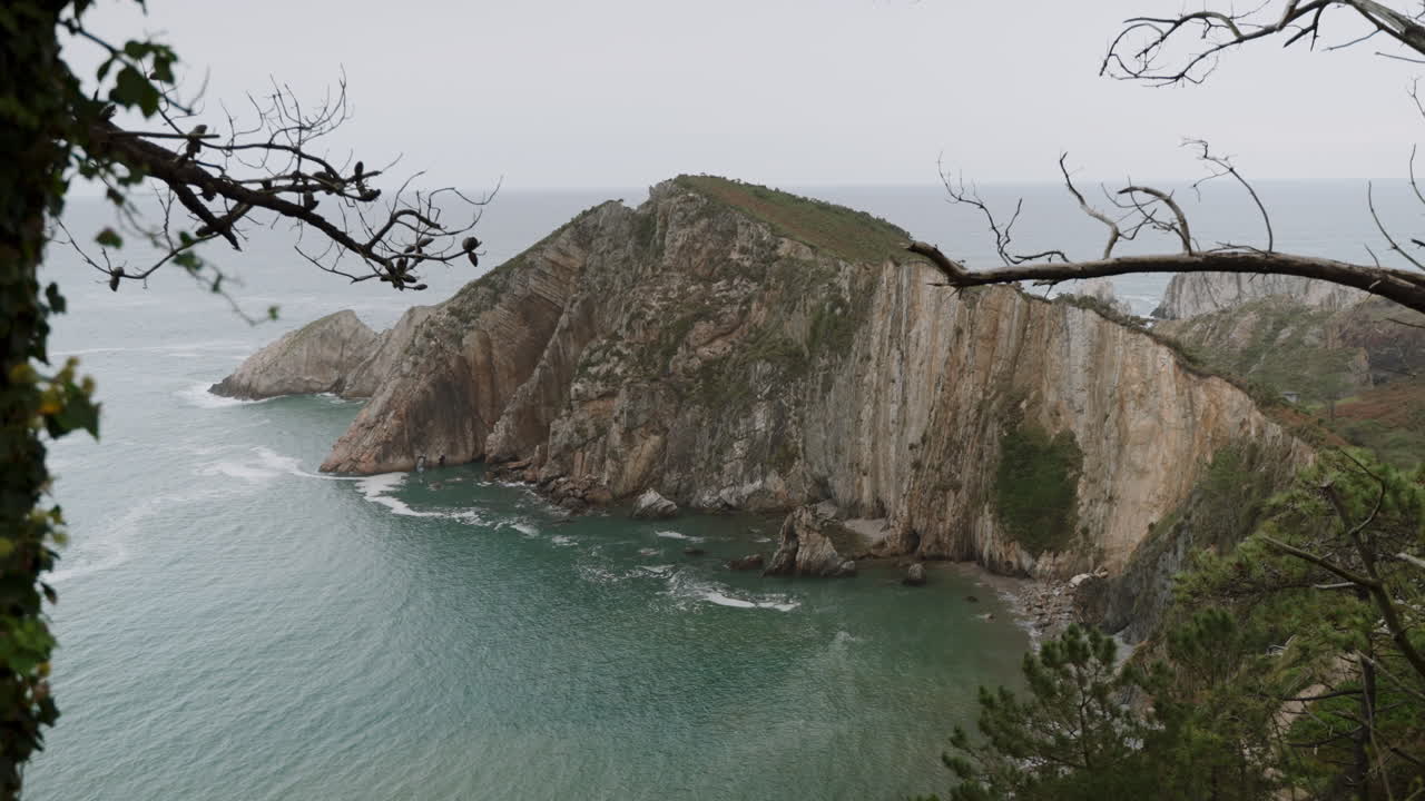 acantilados costeros y vista del océano