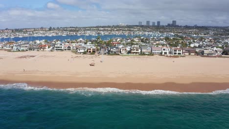 seashore-on-Newport-Beach,-California