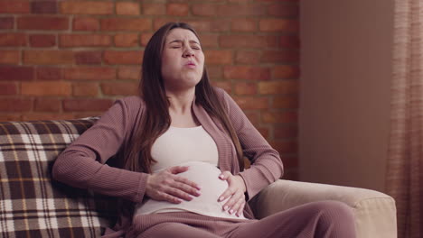 pregnant woman in pain