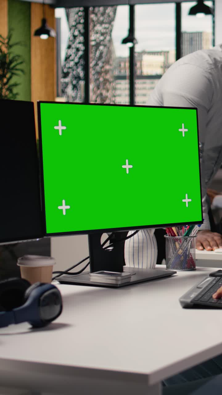 Vertical Video Chroma Key Screen, Pc Reels On Software, In Modern Office, Startup Employee