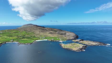 Wilde,-Abgelegene-West-Cork-Halbinseln,-Inseln,-Weite-Buchten-Und-Romantische-Kleine-Fischerhäfen,-Einsame-Strände-–-Der-Bezaubernde-Wilde-Atlantikweg