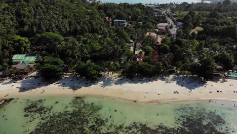 Volar-Sobre-La-Playa-De-Crystal-Bay-En-Koh-Samui,-Tailandia,-Con-Un-Dron