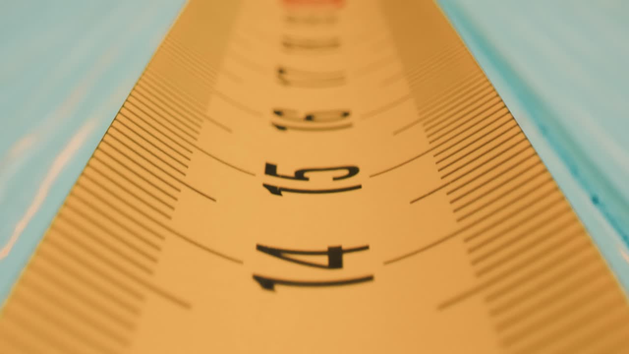 움직이는 측정 테이프의 롤 매크로