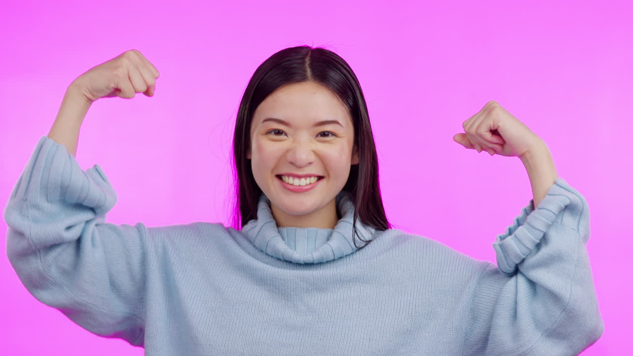 초상화, 아시아 여성 의 근육 을 휘두르다