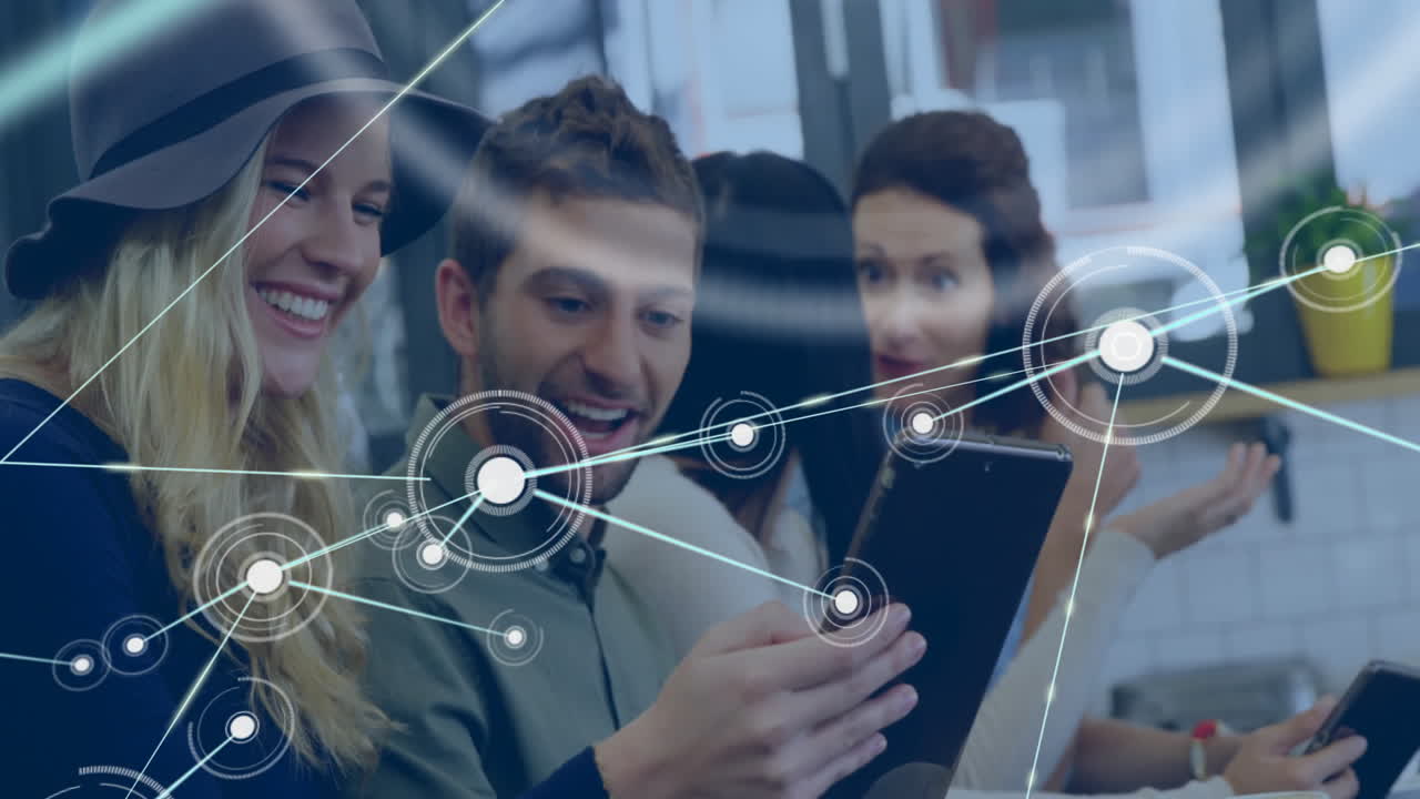 animación de la red de conexiones a través de diversas personas de negocios con tableta