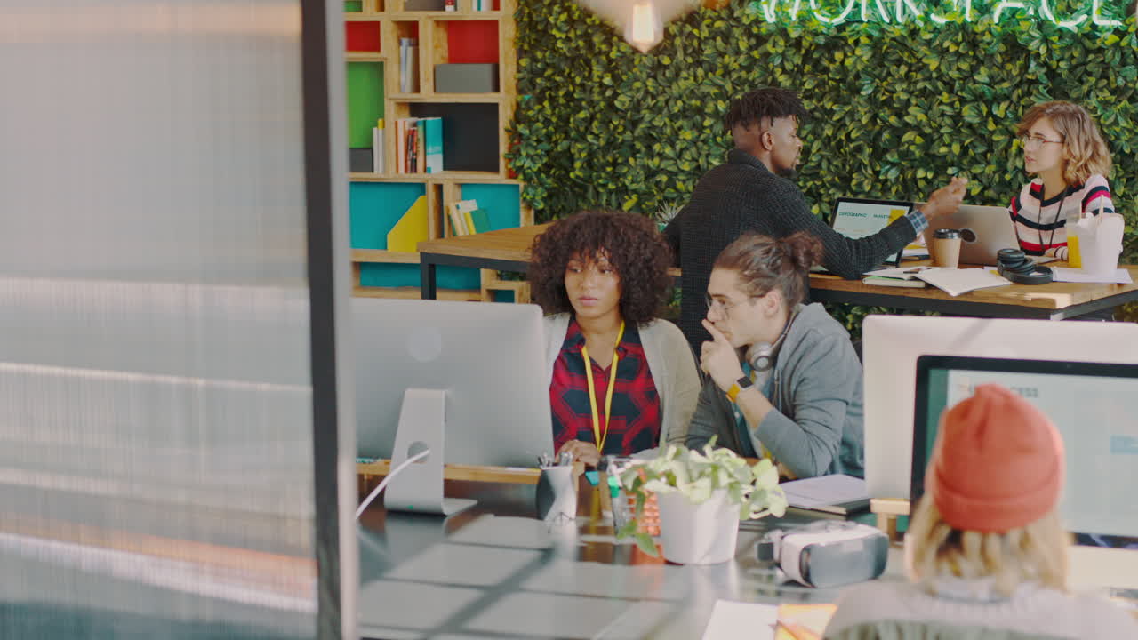 크리에이티브, 사무실 및 팀워크 브레인스토밍 ux