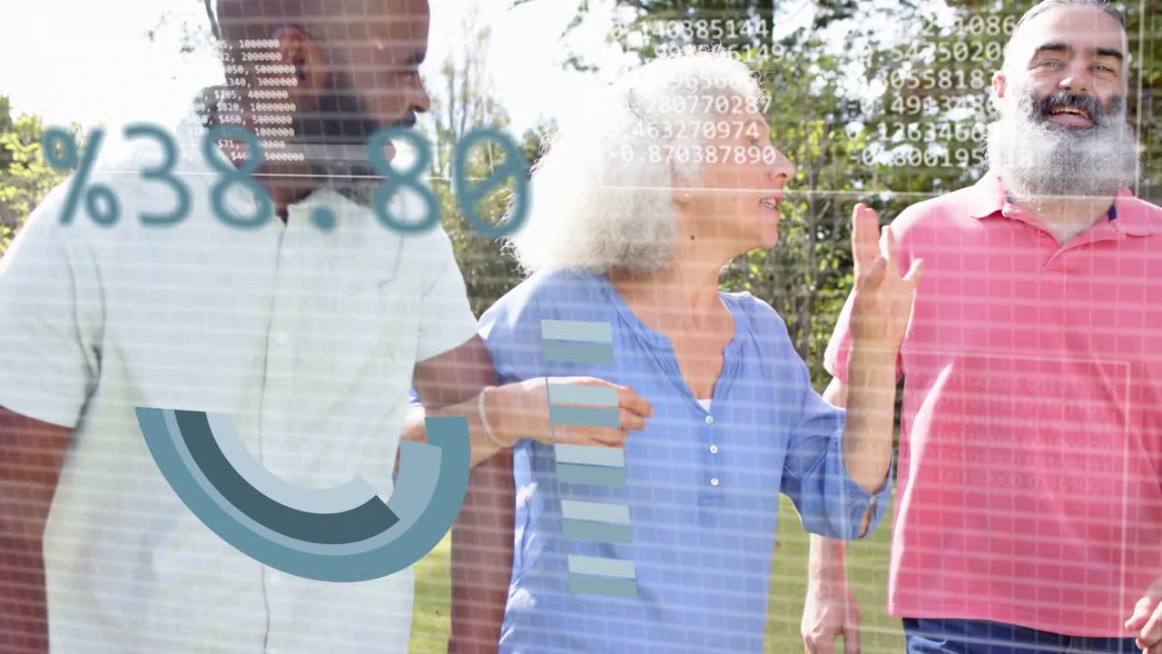 Tre adulti camminano su un prato, una donna conduce una discussione mentre appaiono grafici di dati e forme d'onda.