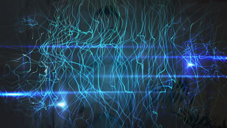 animación de rastros de luz sobre una mujer caucásica usando un teléfono inteligente