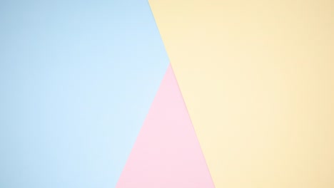 메이크업 제품은 파스텔 배경의 아래쪽에 나타납니다. - 스 모션