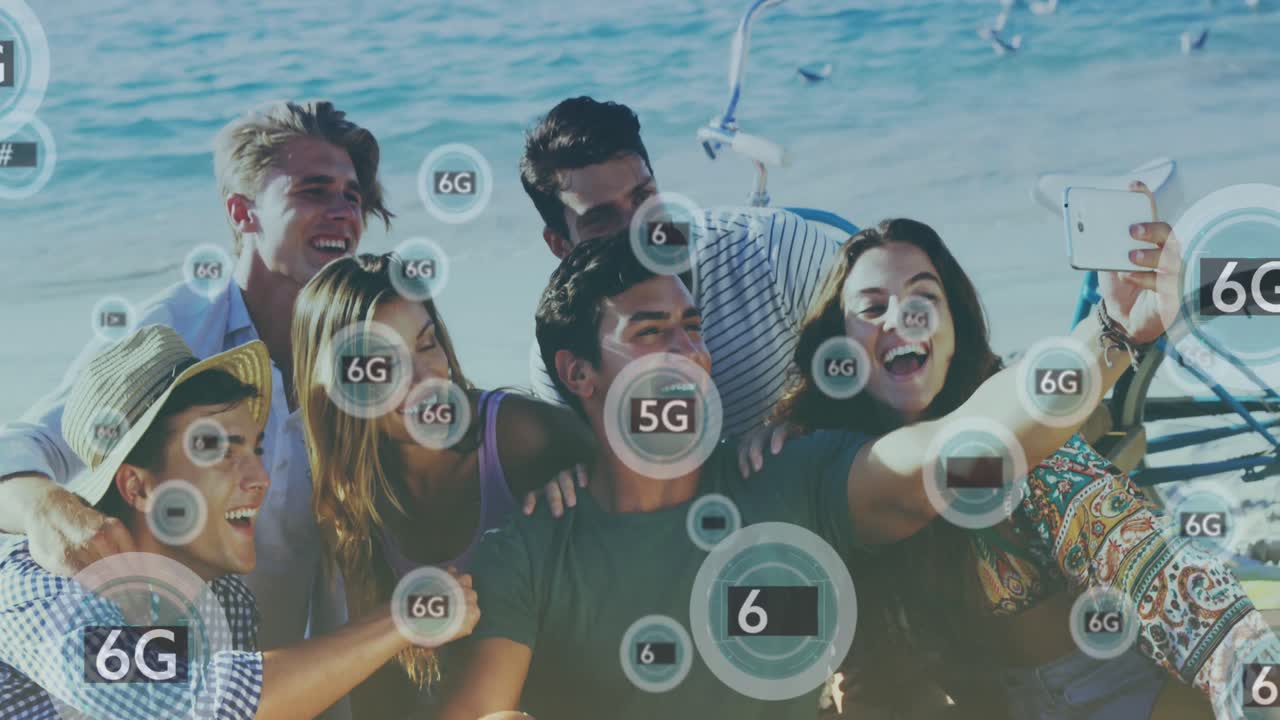 스마트폰을 사용하는 행복한 다양한 친구들을 통해 6g 텍스트의 애니메이션