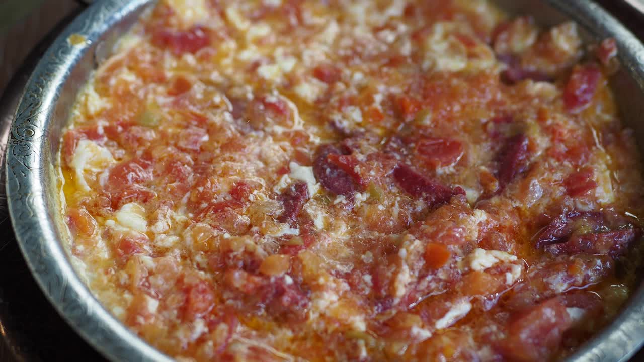 터키 멘메인 (turkish menemen) 은 맛있는 아침 식사 요리입니다.
