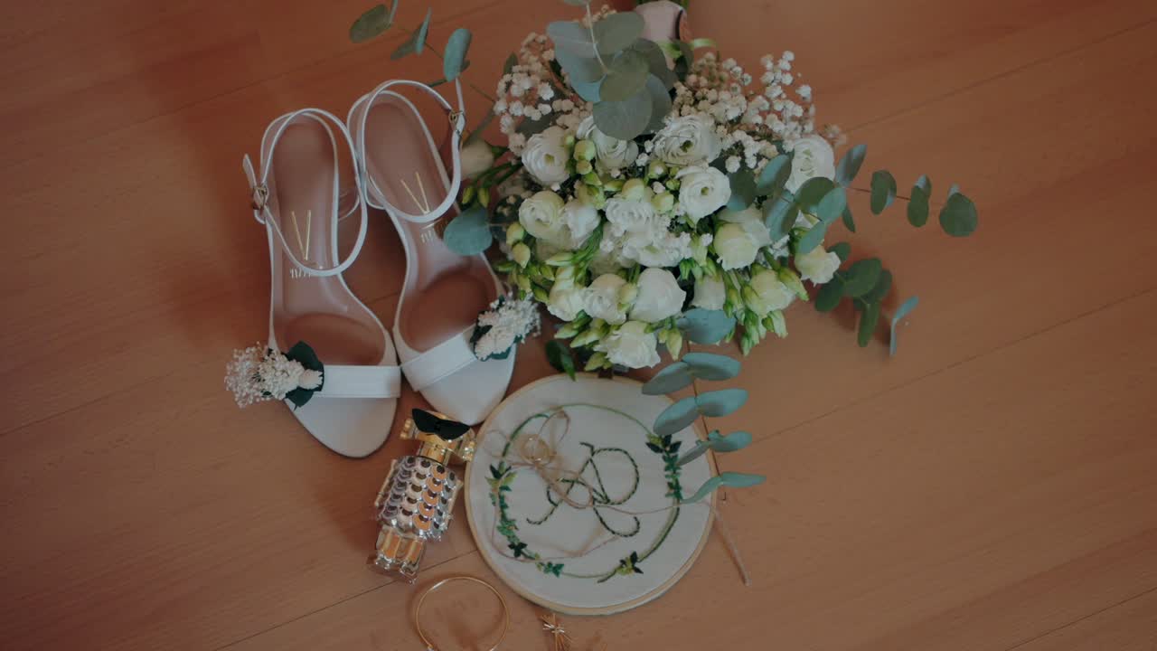 Elegant bridal accessories with a white floral bouquet arranged for the wedding day