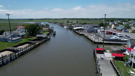 bowers beach delaware marina reverse flyaway drone (drone de vuelo inverso de la playa de bowers delaware)